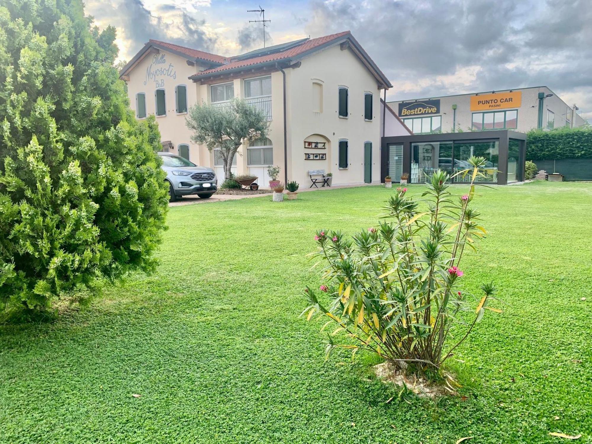 Alojamento de Acomodação e Pequeno-almoço Myosotis 3*